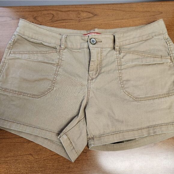 Unionbay 15 kakie shorts. Measures aprox 34 waist, 4 inseam and 9 rise - Picture 1 of 4